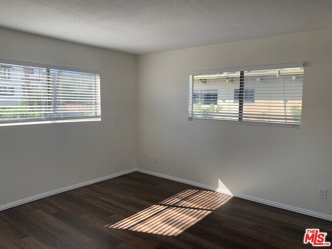 Building Photo - 4353 Coldwater Canyon Ave
