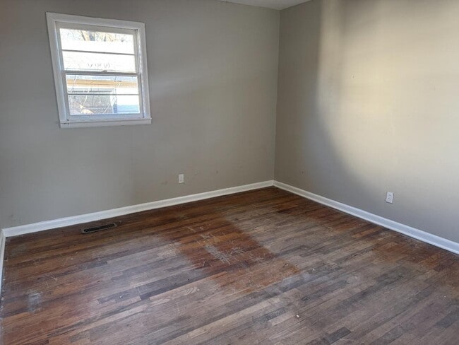 Building Photo - 324 15th Ave W