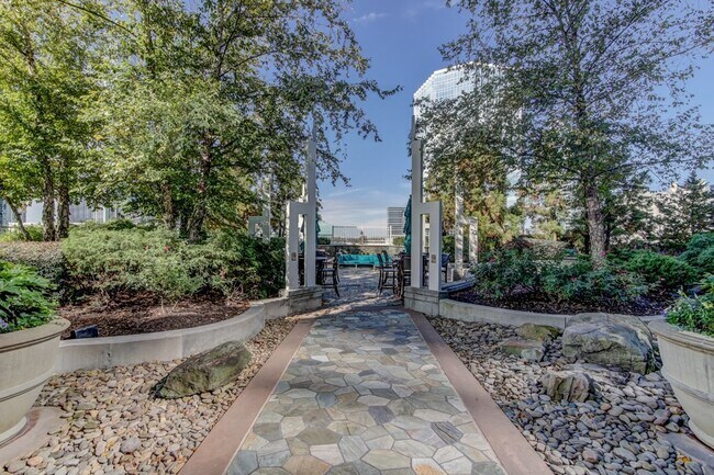 Building Photo - High-rise Luxury 1 Bedroom Buckhead Condo,...