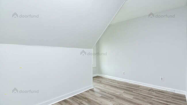 Building Photo - 144 Franklin St