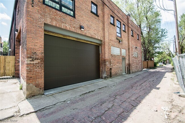 Building Photo - 3002 Franklin Blvd