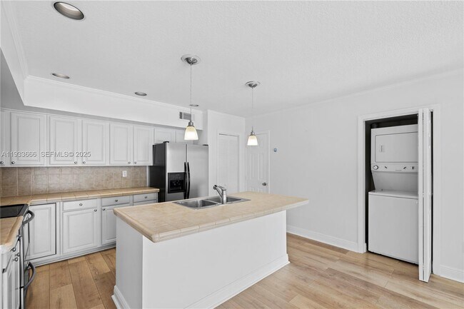 Building Photo - 15518 Braemar Ct