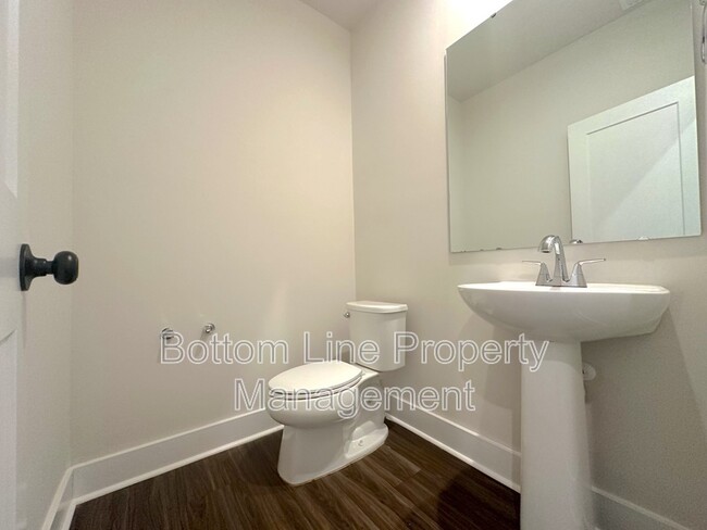 Building Photo - 9542 Munsing Dr