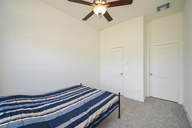 Building Photo - 1535 Cathedral Bend Drive