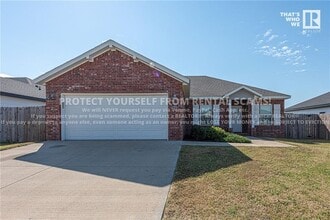 Building Photo - 211 Grove Ln
