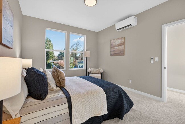 Building Photo - 10905 SE Home Ave