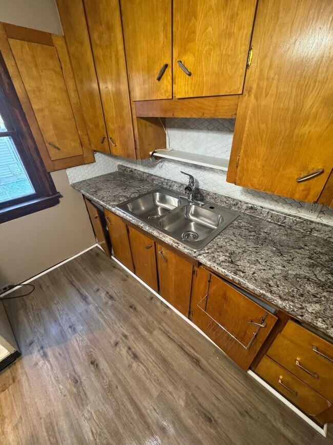 Building Photo - 7505 Halle Ave