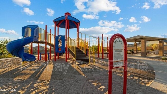 Building Photo - 1133 W Descanso Canyon Dr