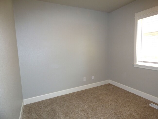 Building Photo - 3576-3578 Fisher Ct NE Salem, OR 97305