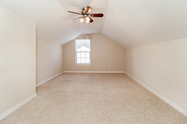 Building Photo - 107 Inverness Cove