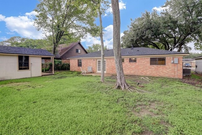 Building Photo - 2606 Hillshire Dr