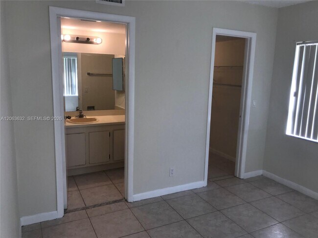 Building Photo - 6796 Palmetto Cir S