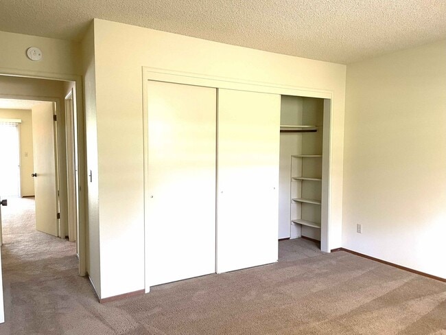 Building Photo - Golf course 3/2 home in Lake Wildwood, Pen...