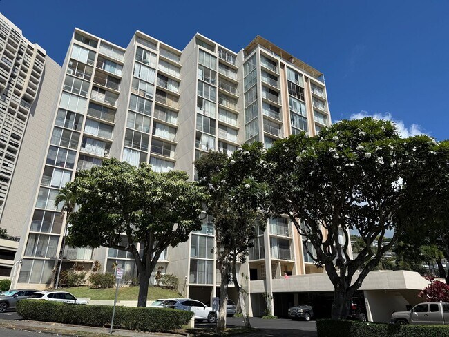 Building Photo - Remodeled 2 bedroom, 1 bath with assigned ...