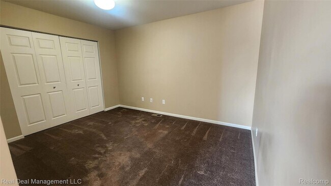 Building Photo - 6146 Lone Oak Cir