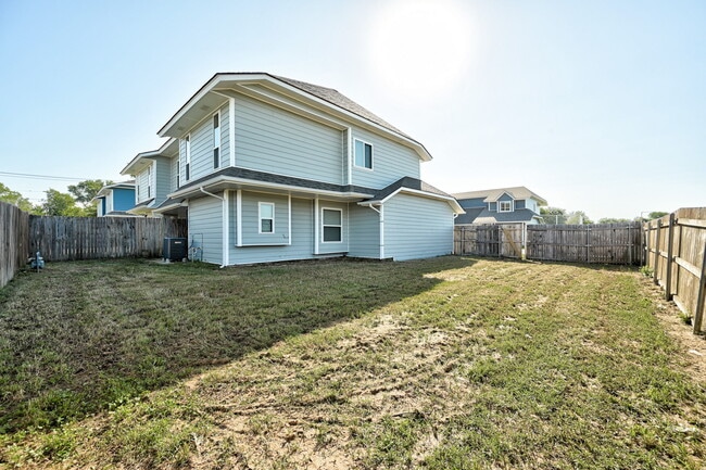 Building Photo - 727 Vicksburg Ave