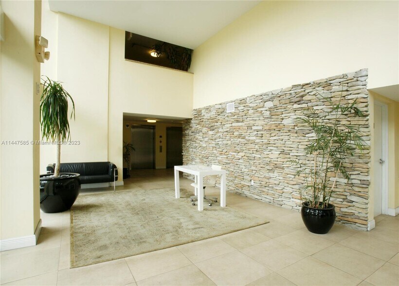 Building Photo - 1350 NW 8th Ct
