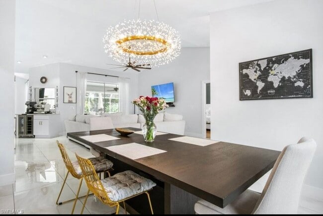 Building Photo - 8139 Las Palmas Way