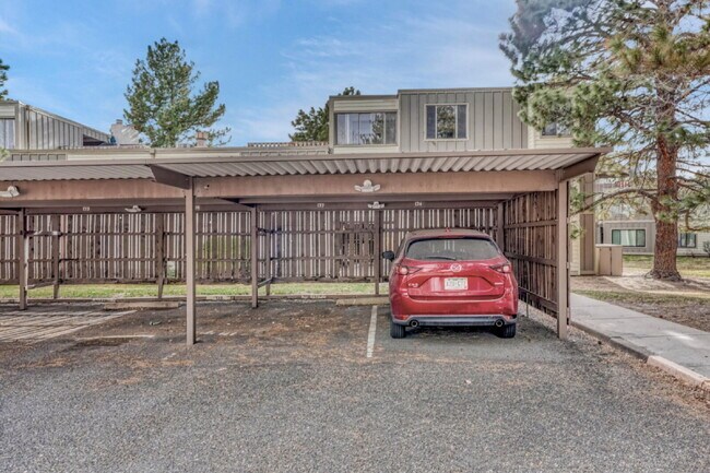 Building Photo - Charming 3-Bed Penthouse Condo in Denver w...