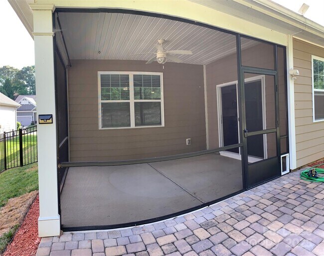 Building Photo - 2479 Seagull Dr