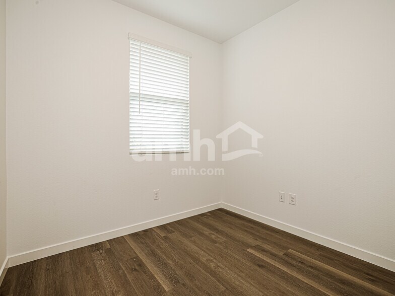 Building Photo - 2342 Dolly Ave