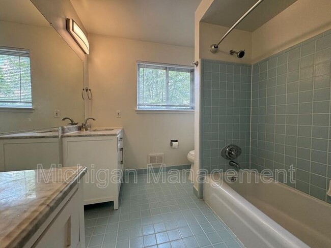 Building Photo - 3324 Bluett Rd