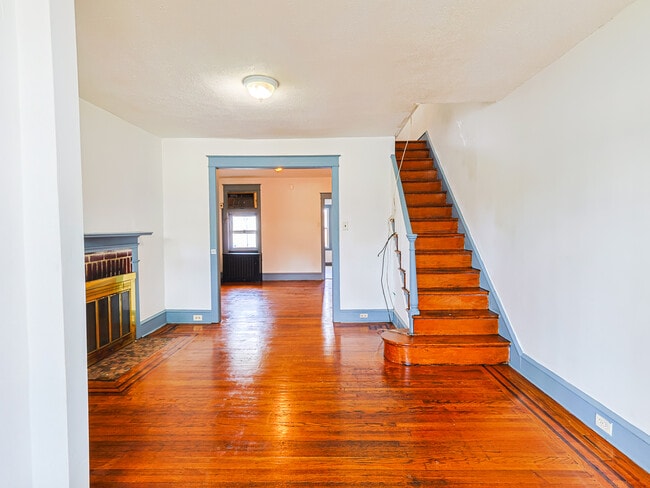 Primary Photo - 3359 Tyson Ave