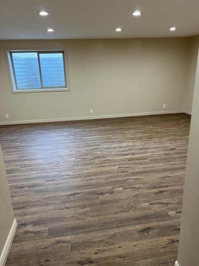 Building Photo - 104 Seminole Dr