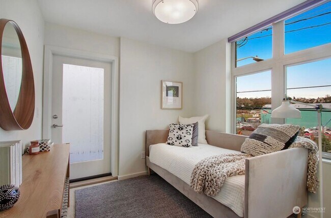 Building Photo - Welcome Home Modern Townhome in Georgetown