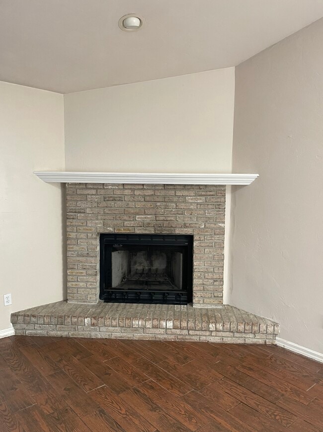 Building Photo - 6534 NW 37th Terrace