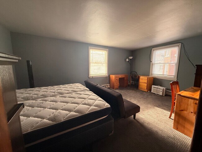 Building Photo - 110 N Gill St