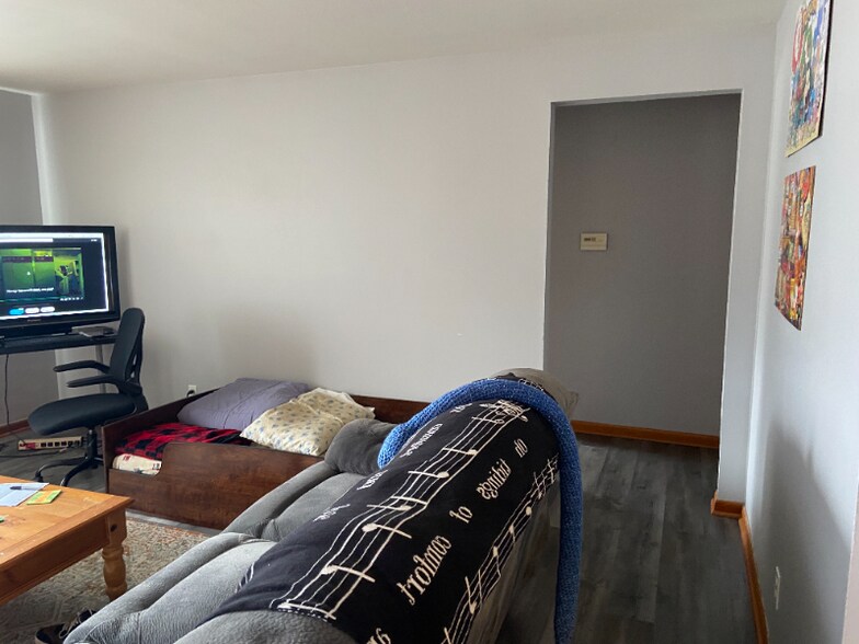 Building Photo - 415 E Staat St