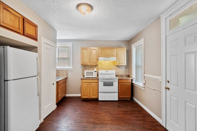 Building Photo - 4958 Walsh St