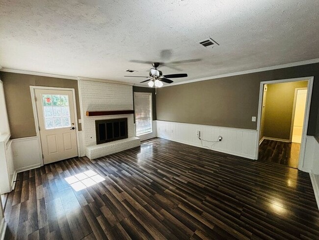 Building Photo - 709 Greenfield Dr