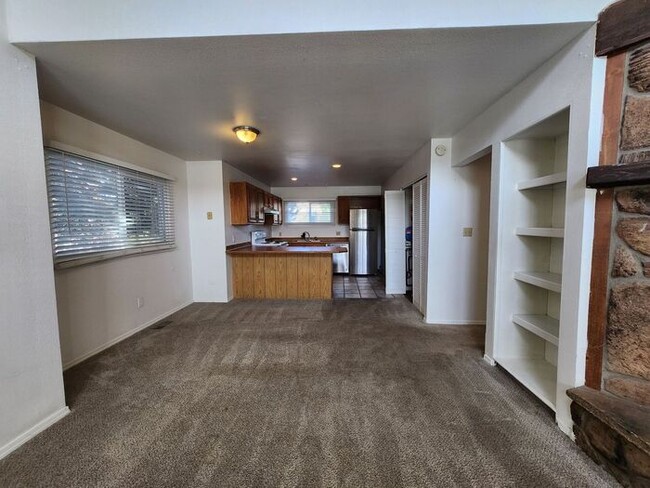 Building Photo - Stunning 3-bedroom, 2-bathroom Condo locat...