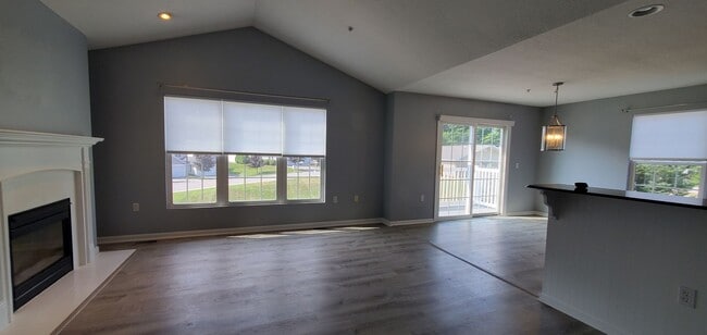 Building Photo - 3231 Wexford Dr