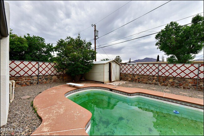 Building Photo - 10565 Murphy St