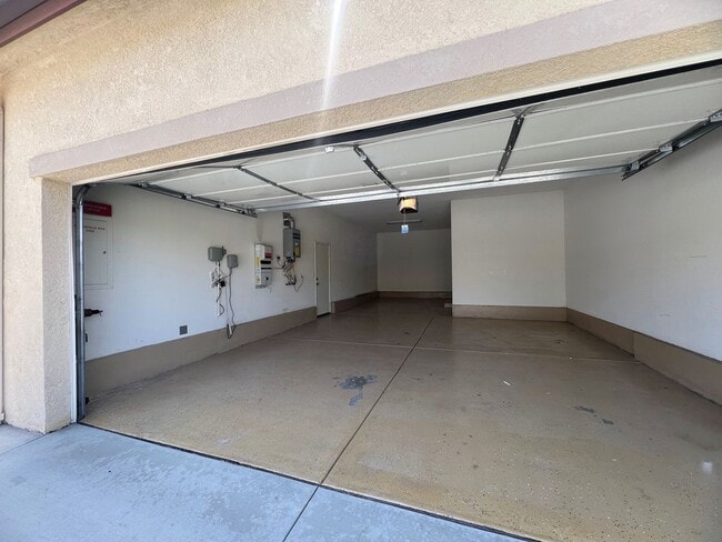 Building Photo - Singleton Heights 4 bedroom 3 1/2 bath Home