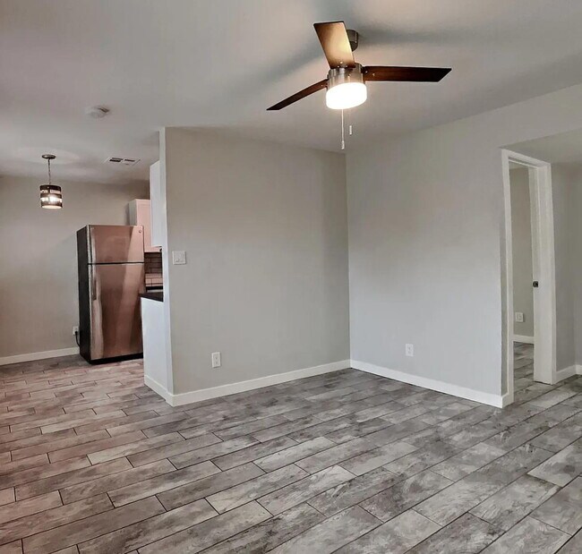 Building Photo - Stylishly Updated 2BR/1BA – Single-Level Living at Its Best! $500 MOVE IN SPECIAL ACT TODAY!!!!!