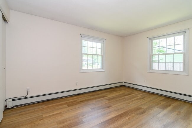 Building Photo - 33 Eisenhower Rd