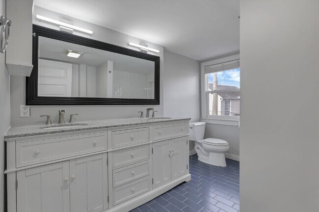 Building Photo - Elegant College Avenue Residence in a Prime Columbus Location