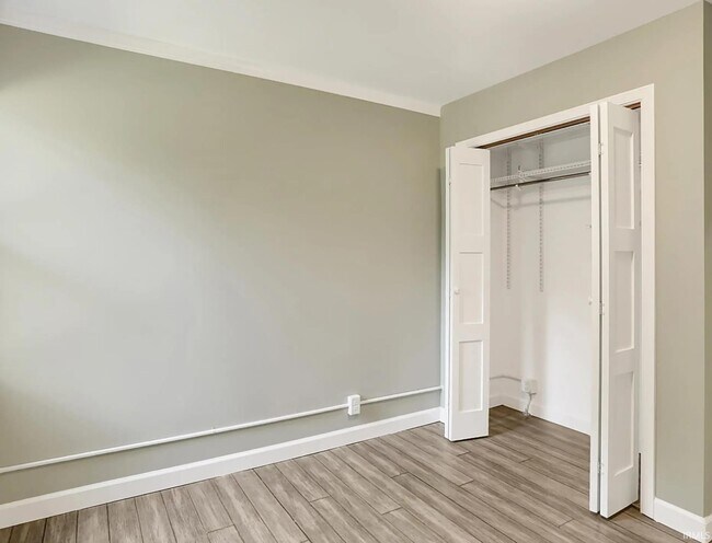 Building Photo - 1604 E University St