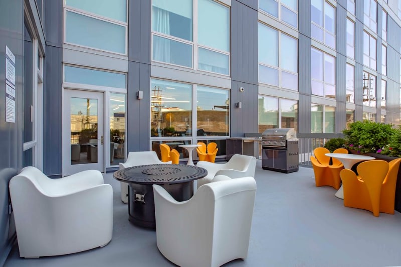 Building Photo - 2354 N California Ave