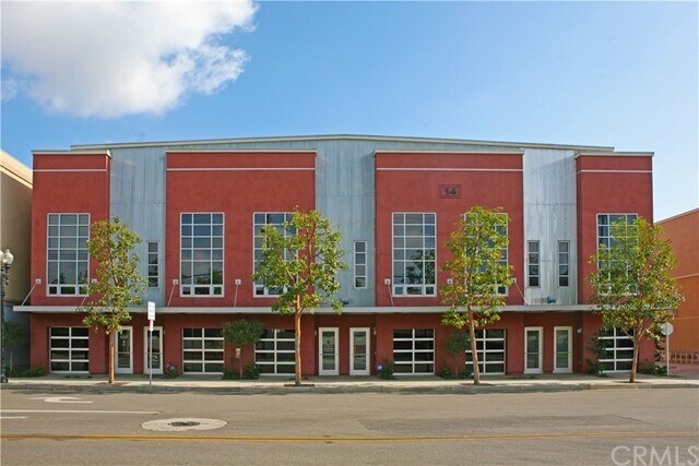 Building Photo - 940 E Civic Center Dr
