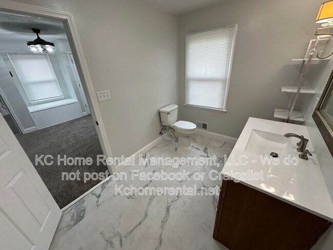 Building Photo - 5016 Norwood Ave