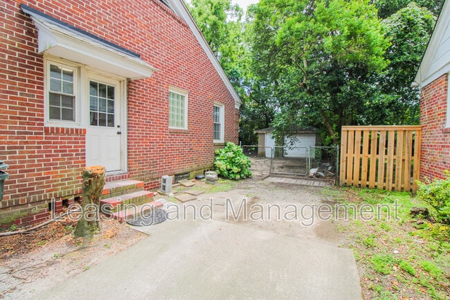 Building Photo - 679 Savannah Hwy