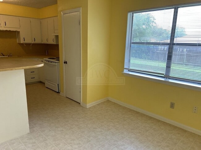 Building Photo - 821 Michelle Dr