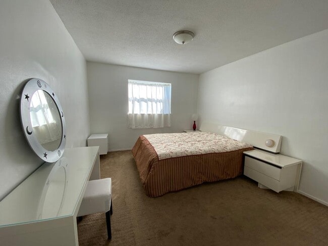 Building Photo - 700 Layne Blvd