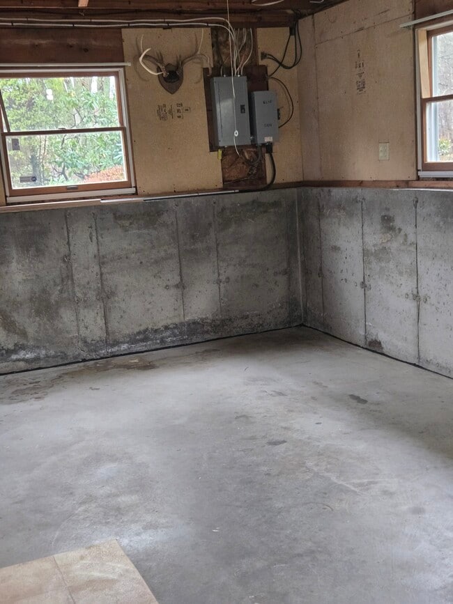 Building Photo - 48 River Rd