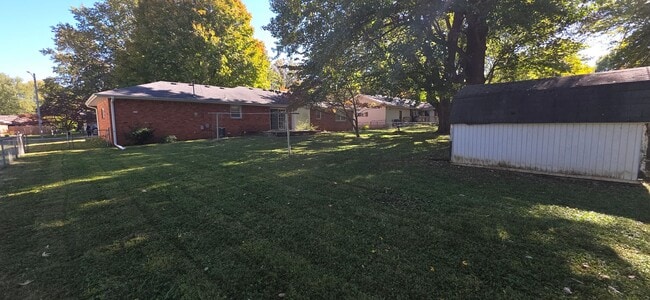 Building Photo - Kickapoo schools, 3 BR 2 BA fenced yard, $1,595! Exceptional Location!!